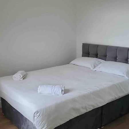 Catherine 5 Bedroom House 크루 외부 사진
