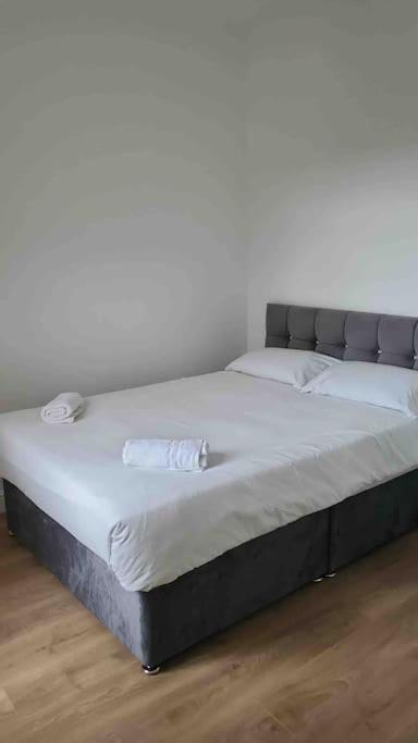 Catherine 5 Bedroom House 크루 외부 사진