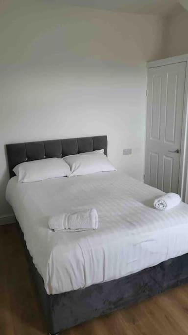 Catherine 5 Bedroom House 크루 외부 사진