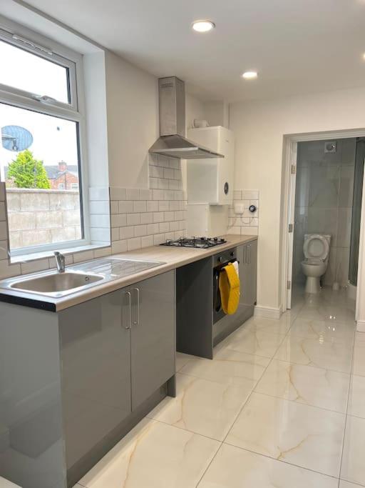 Catherine 5 Bedroom House 크루 외부 사진