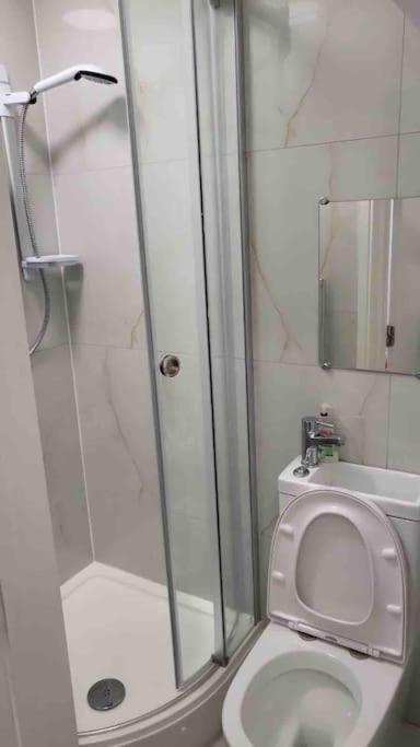 Catherine 5 Bedroom House 크루 외부 사진