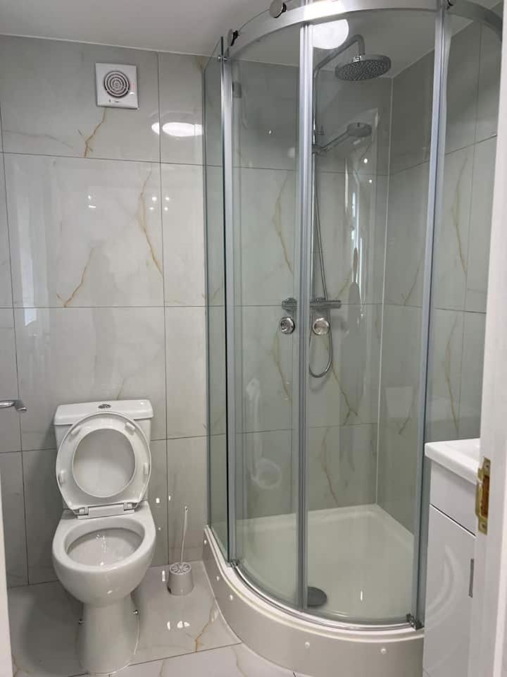 Catherine 5 Bedroom House 크루 외부 사진